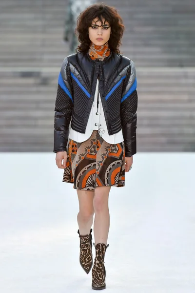 Look 25